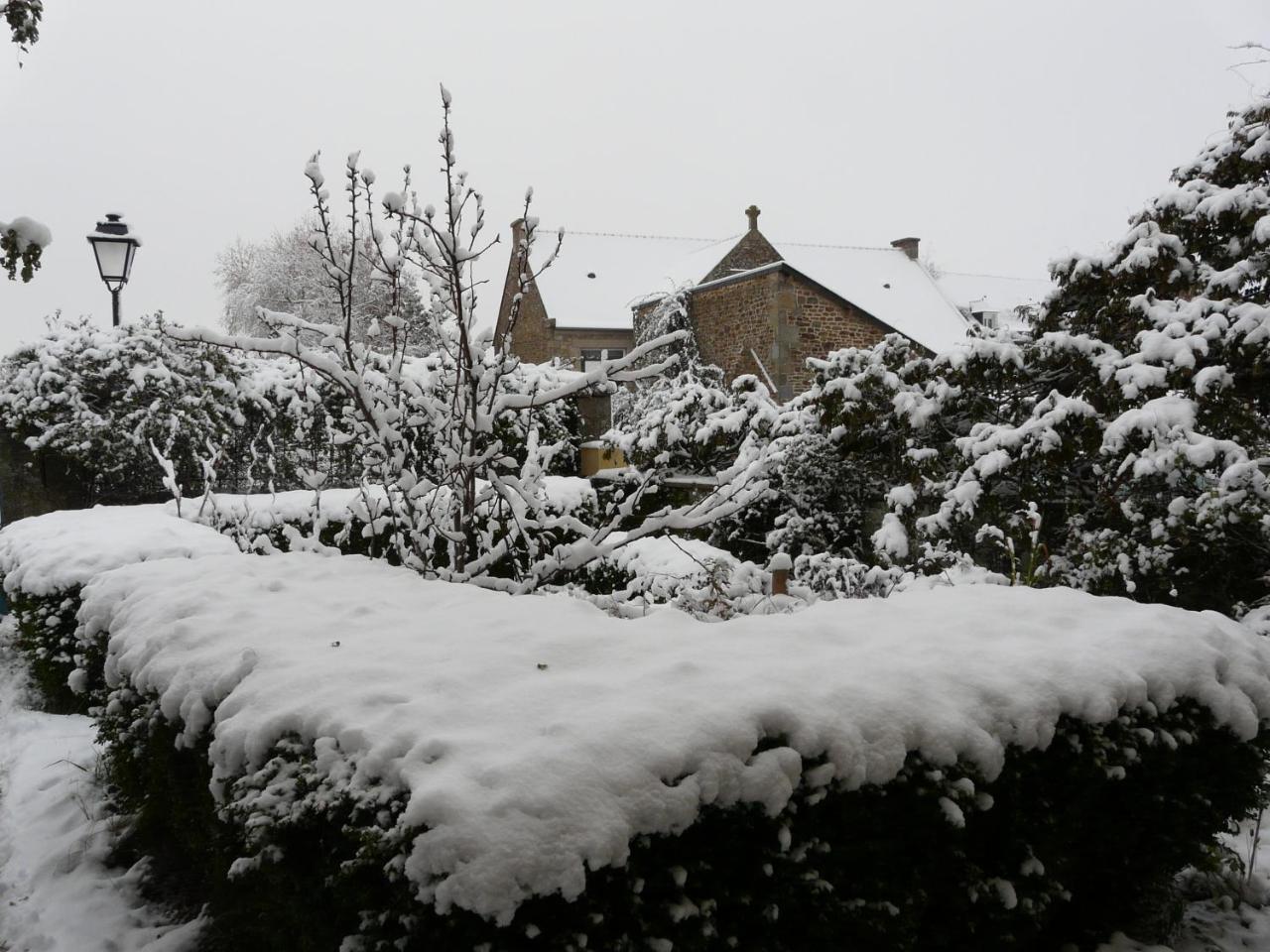 Le Clos Des Anges Dingé Exterior foto